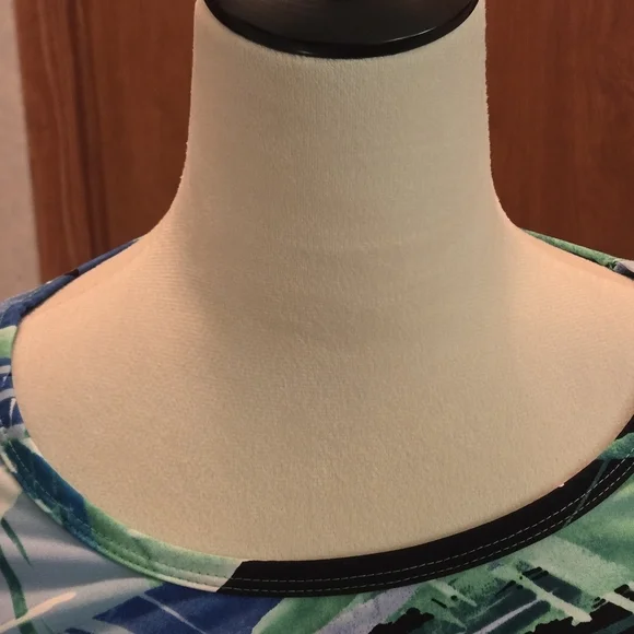 Bon Worth Women's Petite Medium Multicolor Abstract Top Ocean Colors 3/4 Sleeves - Picture 4 of 9